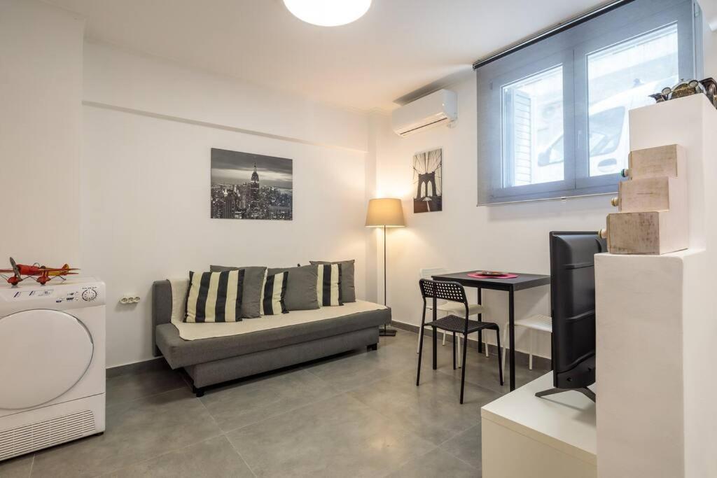 Hilton Area Brand New Comfortable Apartment Atenas Exterior foto