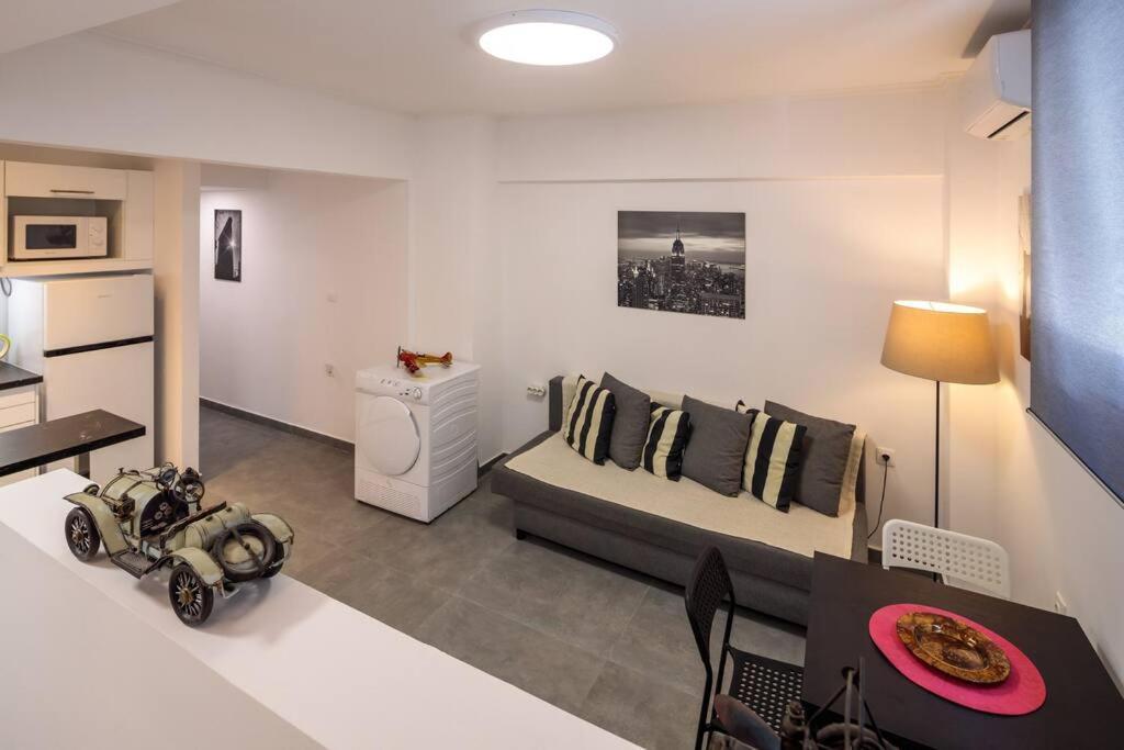 Hilton Area Brand New Comfortable Apartment Atenas Exterior foto