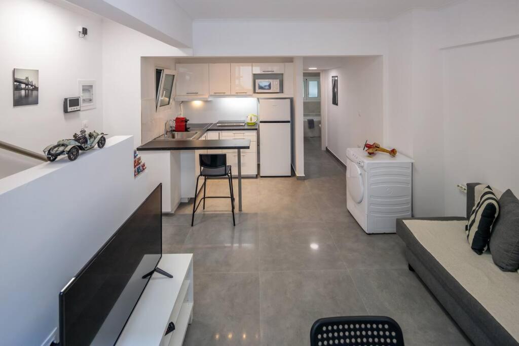 Hilton Area Brand New Comfortable Apartment Atenas Exterior foto
