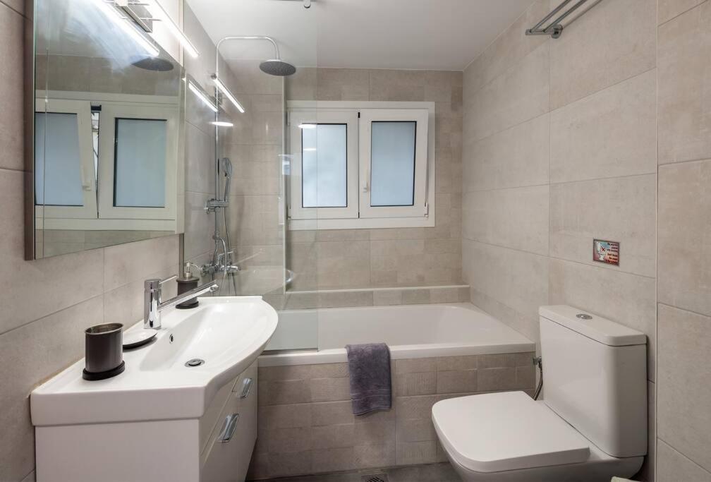 Hilton Area Brand New Comfortable Apartment Atenas Exterior foto
